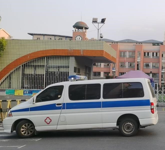 玄武救护车出租护送骨折病人一公里多少钱